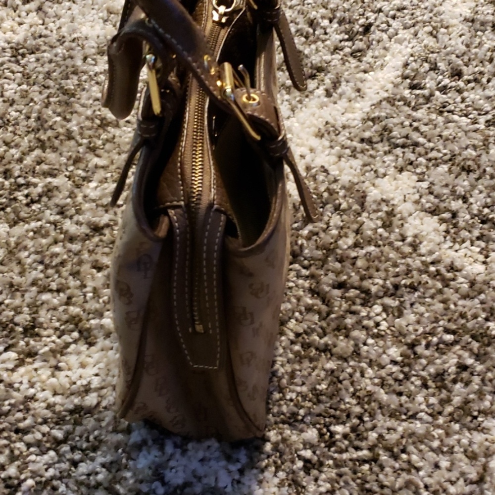 Dooney & Bourke handbag great size - Picture 7 of 8